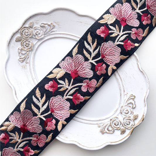 687 【 幅：5.5cm 】 インド刺繍リボン　ブラック　布地　ピンク　ホワイト　ベージュ