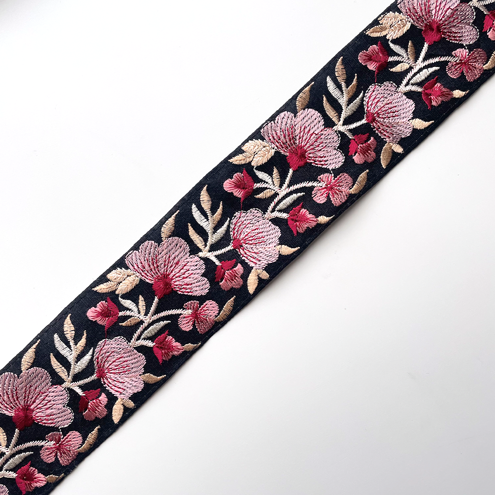 687 【 幅：5.5cm 】 インド刺繍リボン　ブラック　布地　ピンク　ホワイト　ベージュ