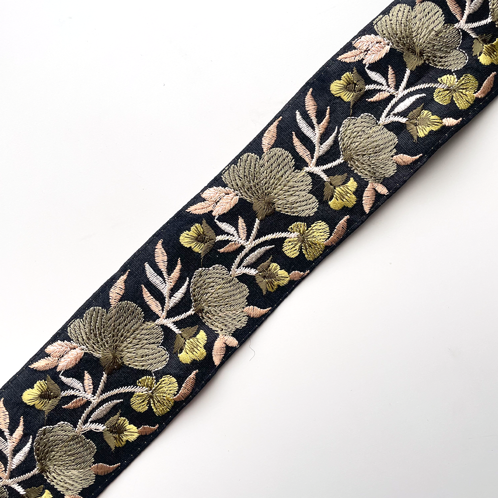 687 【 幅：5.5cm 】 インド刺繍リボン　ブラック　布地　ピンク　ホワイト　ベージュ