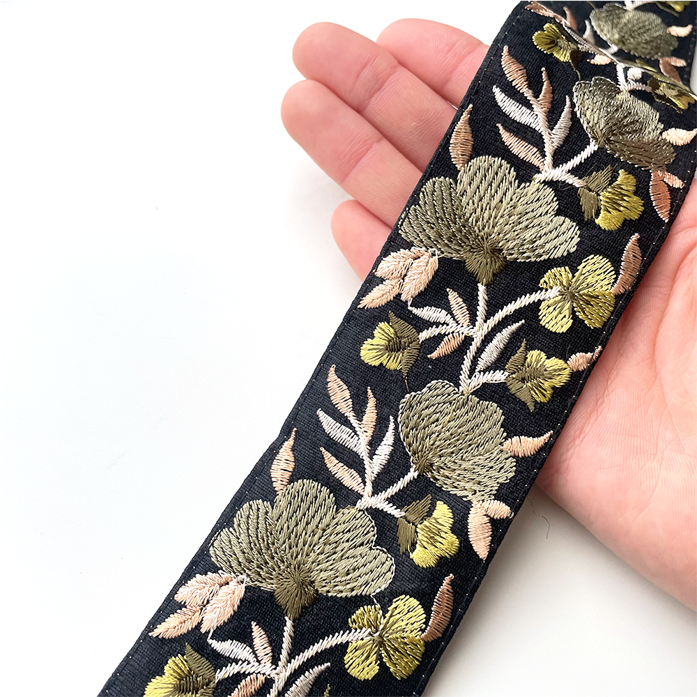 687 【 幅：5.5cm 】 インド刺繍リボン　ブラック　布地　ピンク　ホワイト　ベージュ