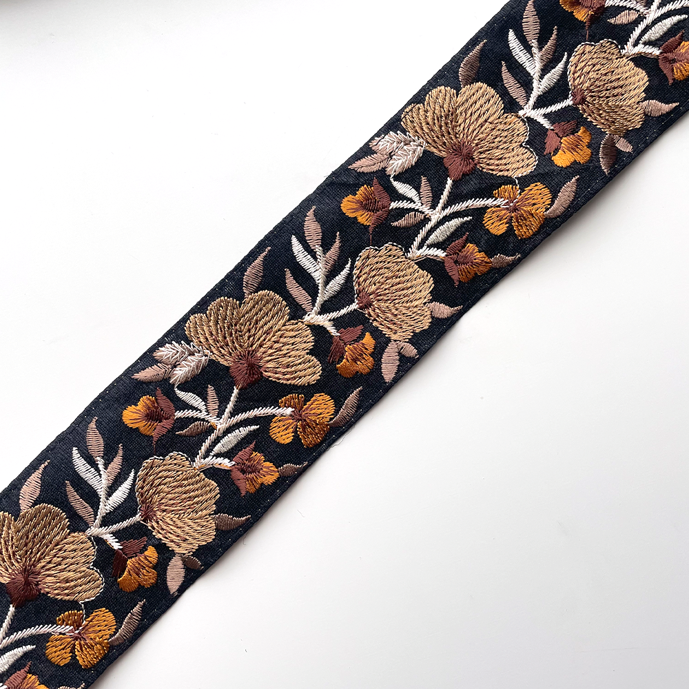 689 【 幅：5.5cm 】 インド刺繍リボン　ブラック　布地　オレンジ　ベージュ　ブラウン