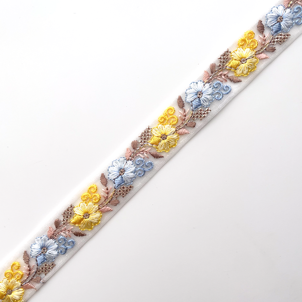 697 【 幅：2.5cm 】 インド刺繍リボン　ホワイト　チュール　ブルー　イエロー
