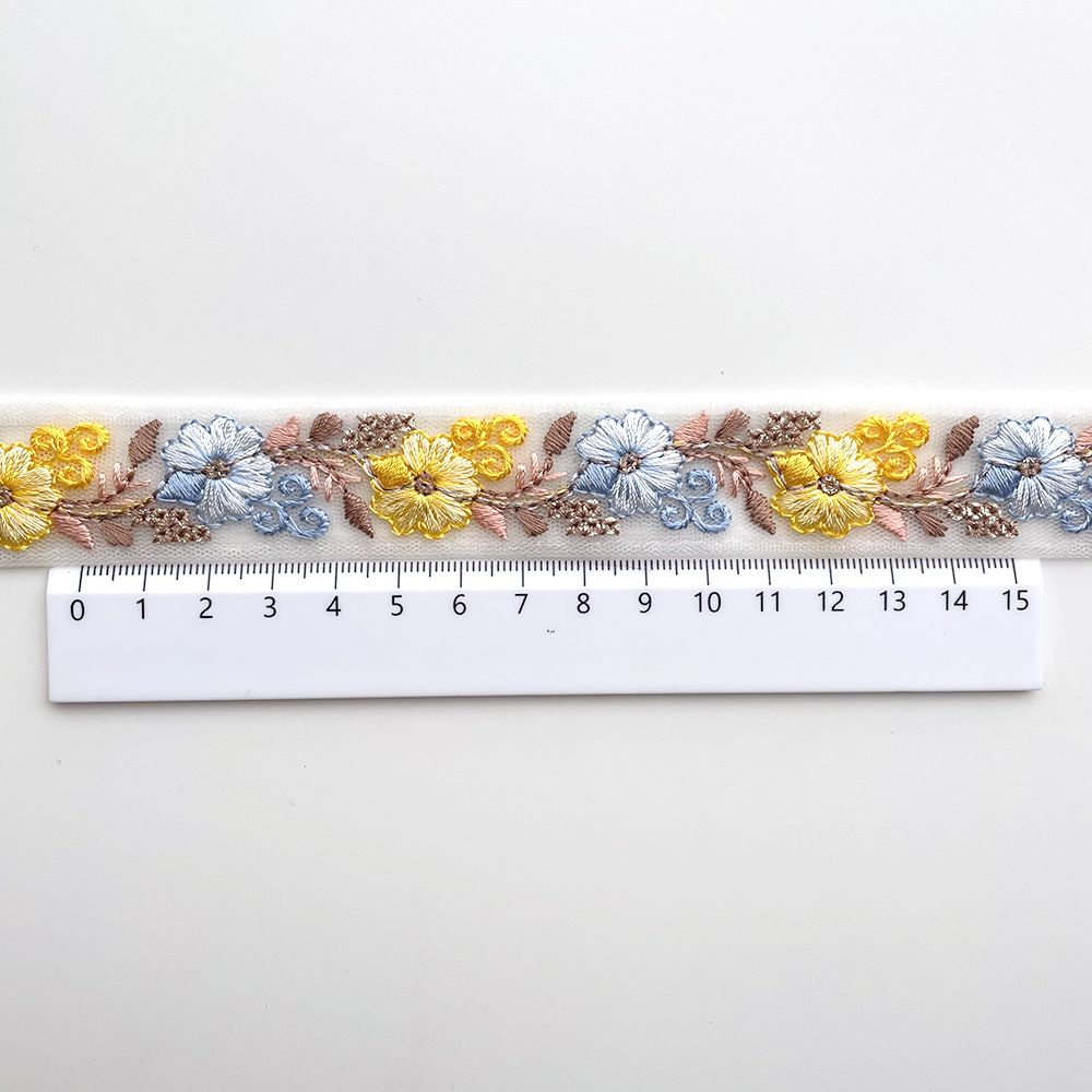 697 【 幅：2.5cm 】 インド刺繍リボン　ホワイト　チュール　ブルー　イエロー