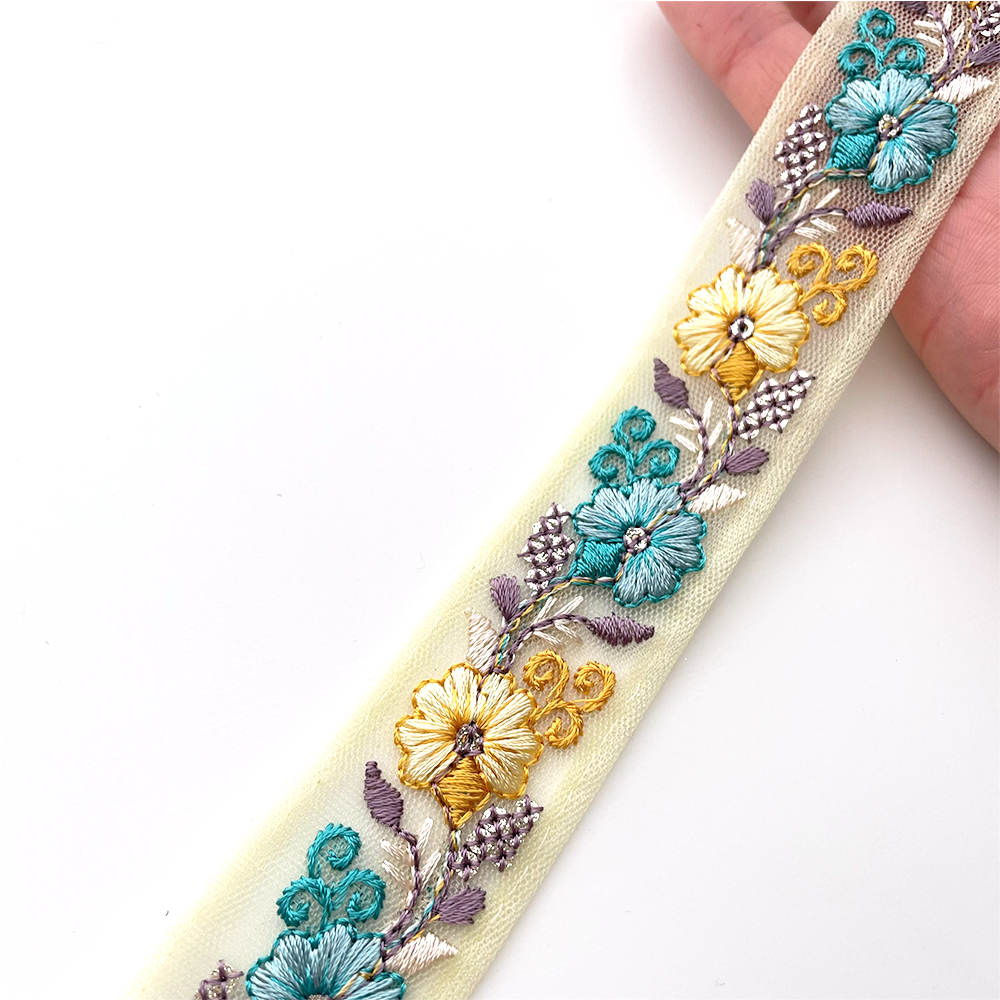 699 【 幅：2.5cm 】 インド刺繍リボン　ライトグリーン　チュール　イエロー　ターコイズ