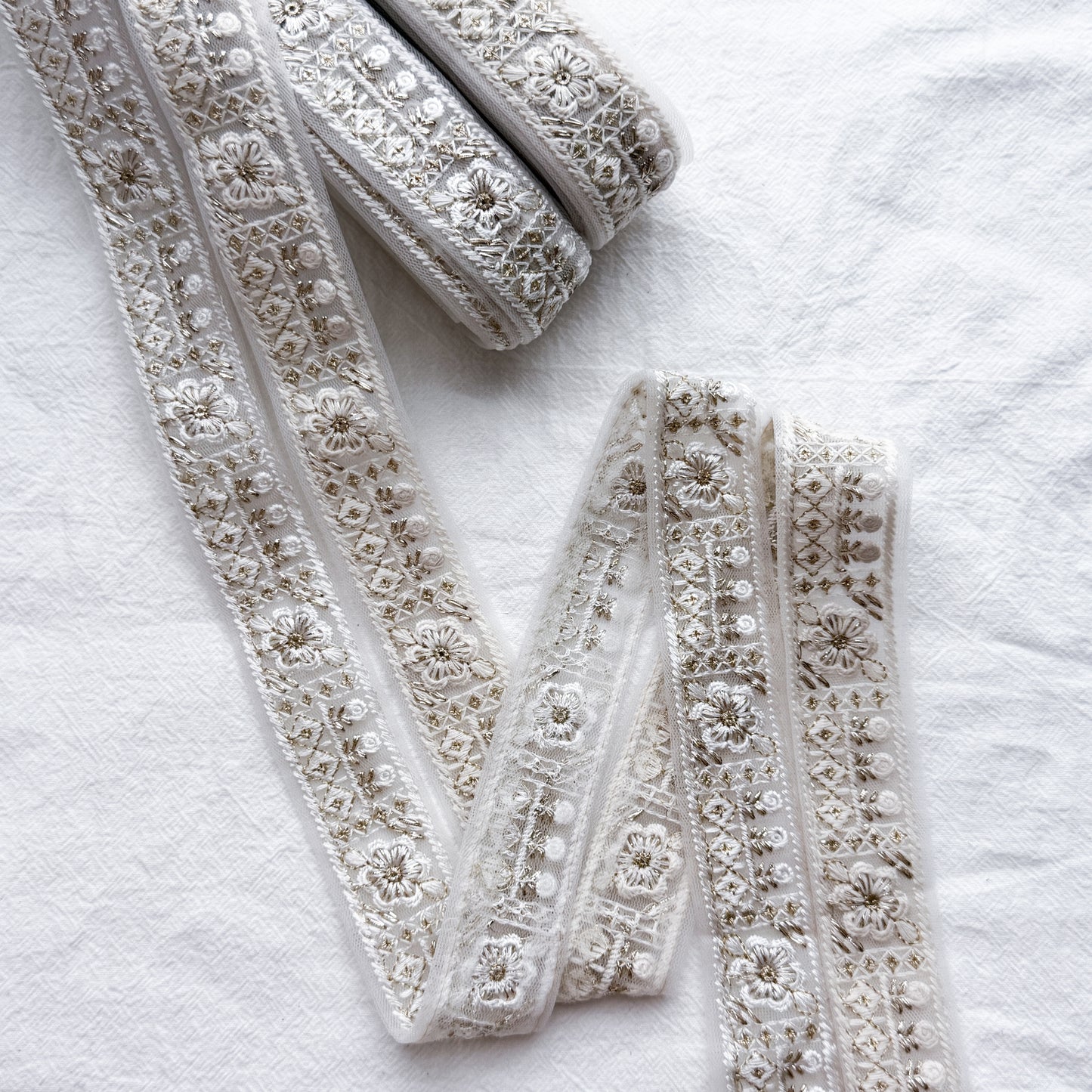 S404 インド刺繍リボン 3cm幅 チュール