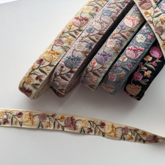 S367 インド刺繍リボン 2.5cm幅 布地 チューリップ