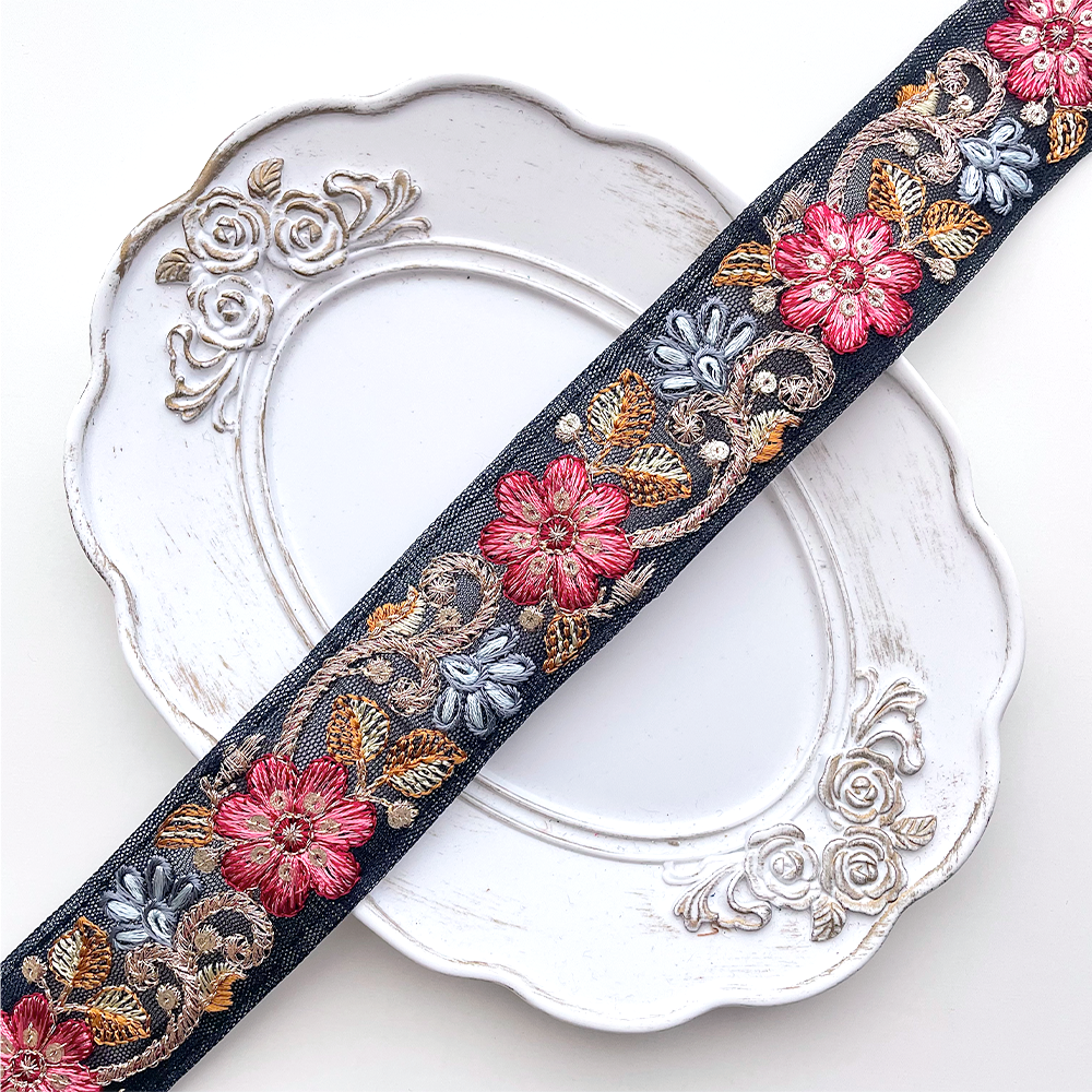 706 【 幅：3.5cm 】 インド刺繍リボン　ブラック　チュール　レッド　ブルー