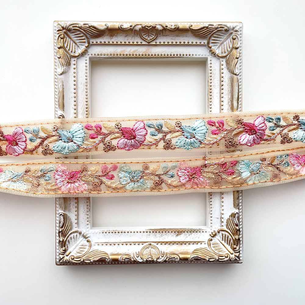 725 【 幅：2.5cm 】 インド刺繍リボン　ベージュ　チュール　ブルー　ピンク