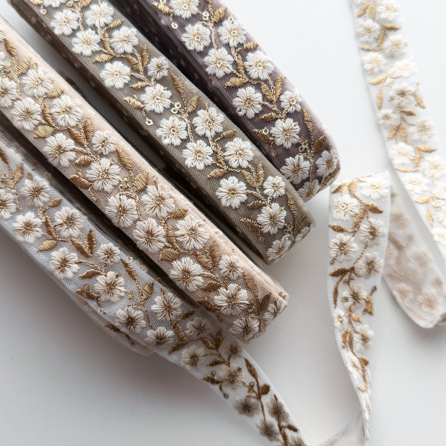 S265 インド刺繍リボン 3cm幅 チュール サクラ