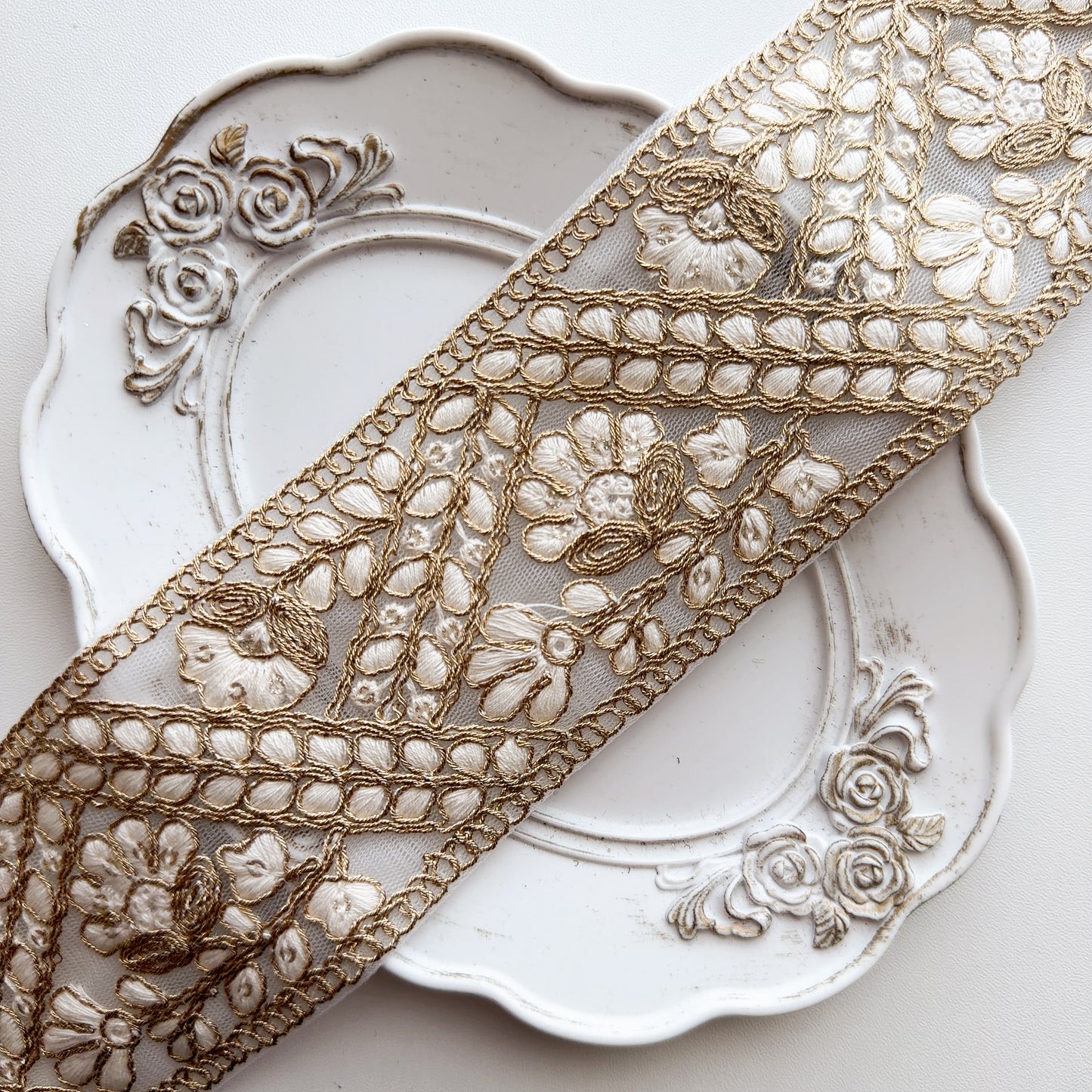 S381 インド刺繍リボン 6.5cm幅 チュール