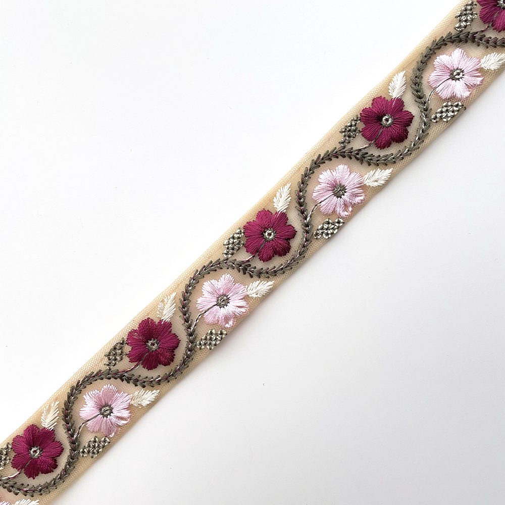 763 【 幅：2.5cm 】 インド刺繍リボン　グリーンベージュ　チュール　ピンク　チェリー