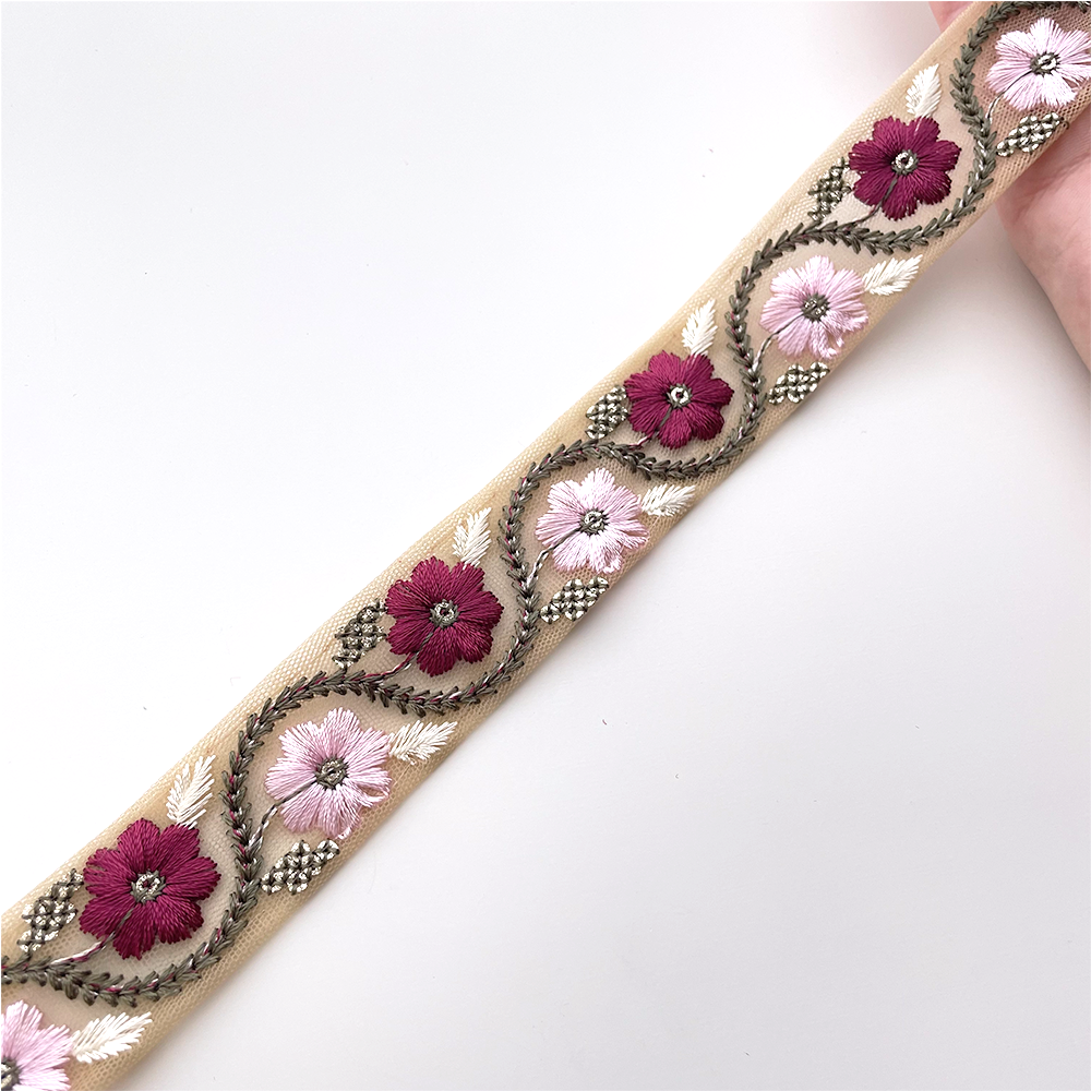 763 【 幅：2.5cm 】 インド刺繍リボン　グリーンベージュ　チュール　ピンク　チェリー