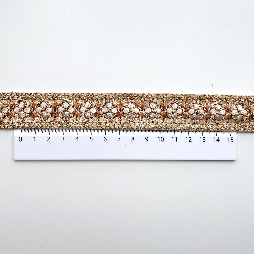 774 【 幅：2.5cm 】 インド刺繍リボン　生成り　布地　ブラウン　ゴールド