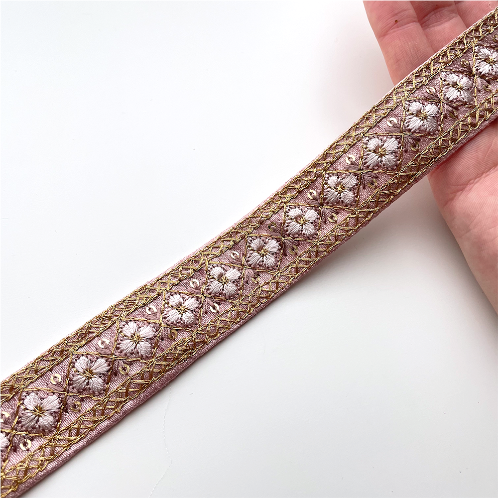 779 【 幅：2.5cm 】 インド刺繍リボン　ピンク　布地　パープル　ゴールド