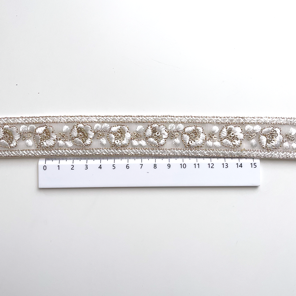 792 【 幅：3cm 】 インド刺繍リボン　ホワイト　チュール　ゴールド