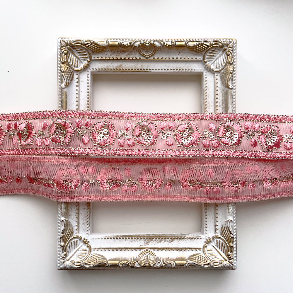 794 【 幅：3cm 】 インド刺繍リボン　ピンク　チュール　ゴールド