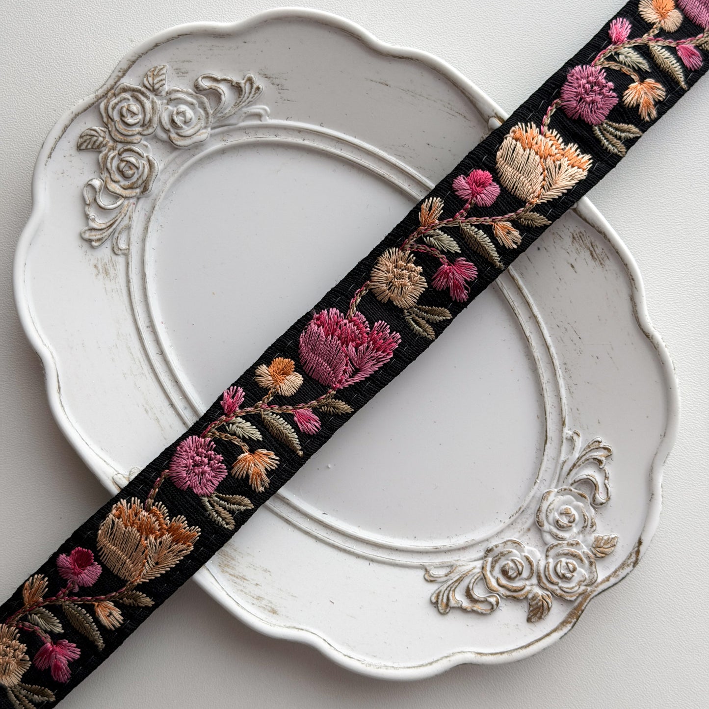S367 インド刺繍リボン 2.5cm幅 布地 チューリップ
