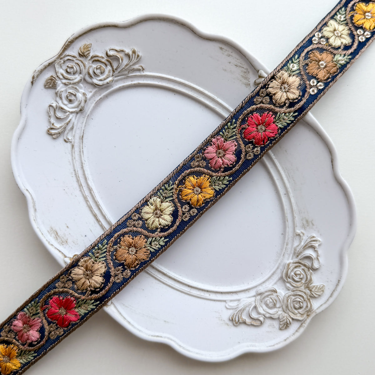 S419 インド刺繍リボン 2.5cm幅 チュール
