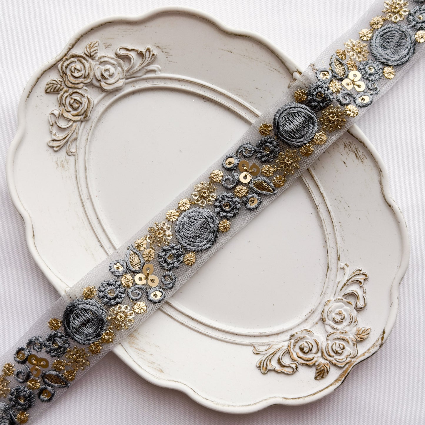 S414 インド刺繍リボン 2.5cm幅 チュール