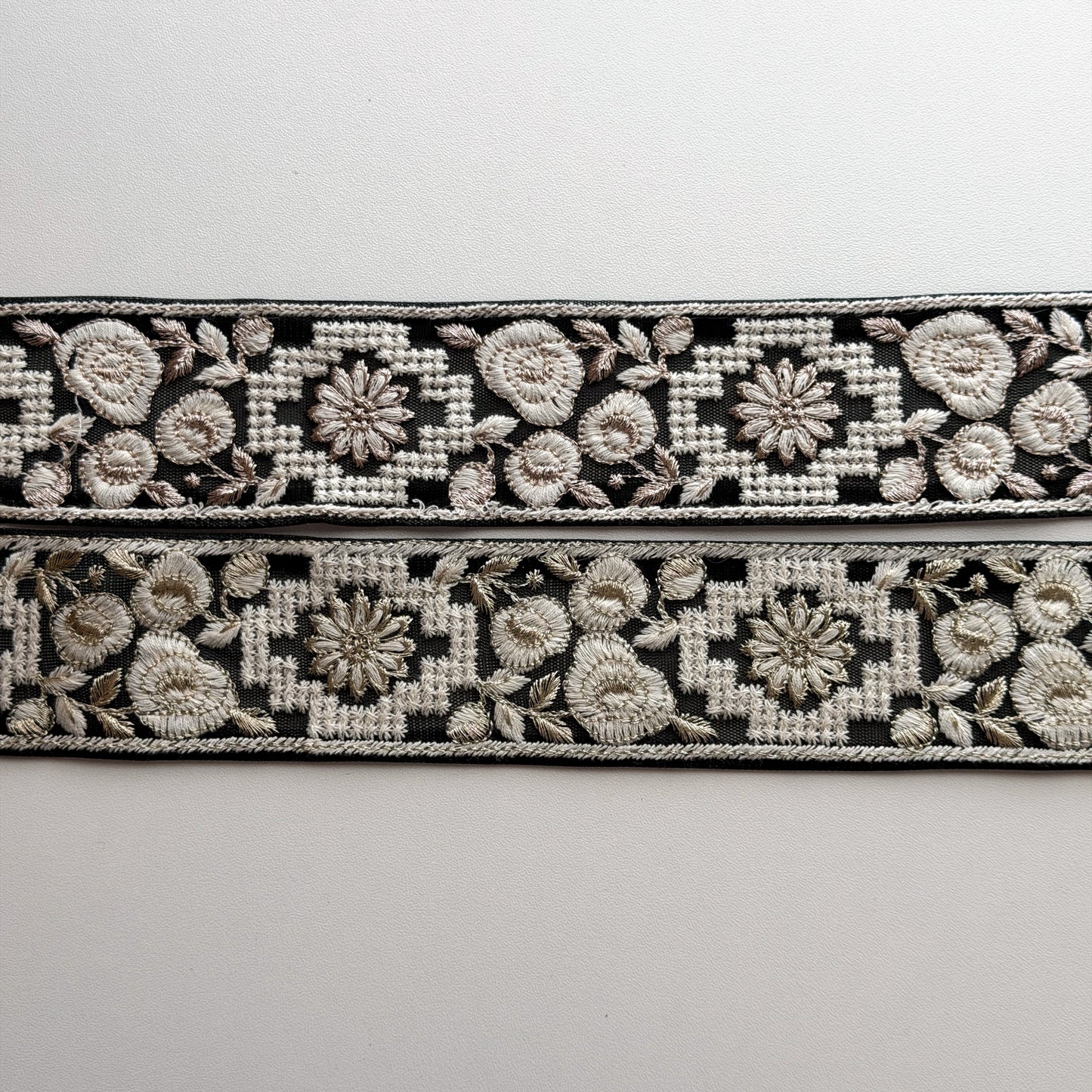 S336 インド刺繍リボン 4.8cm幅 チュール ローズ
