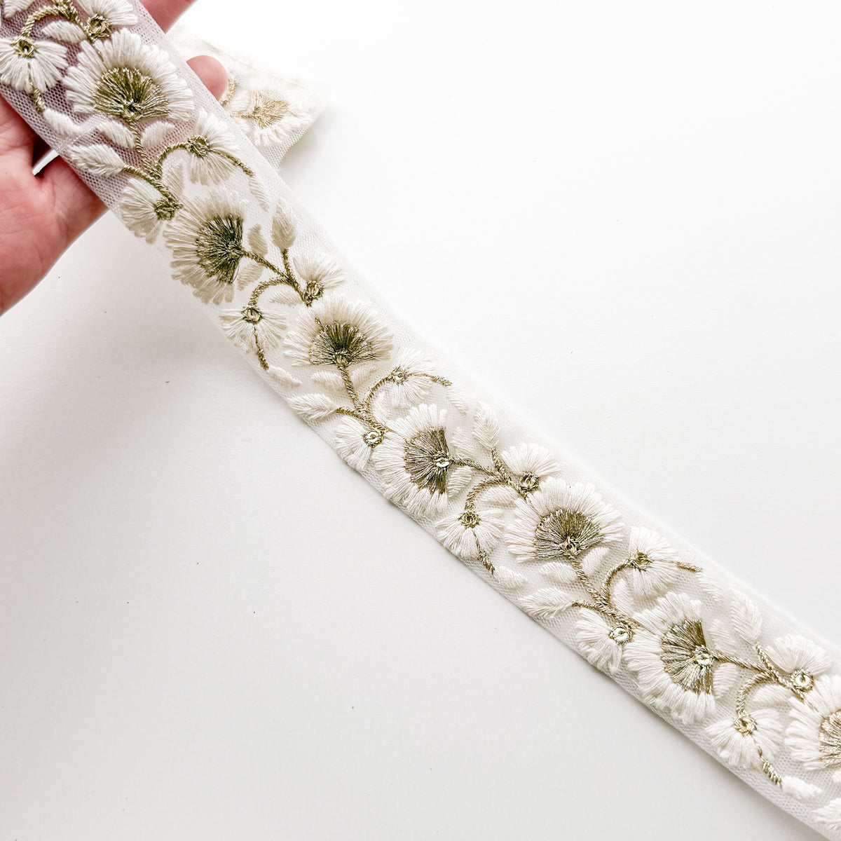 S421 インド刺繍リボン 3.5cm幅 チュール