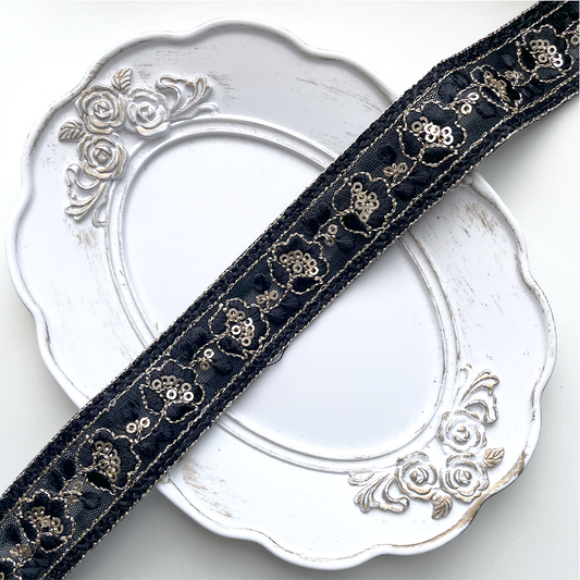 801 【 幅：3cm 】 インド刺繍リボン　ブラック　チュール　ゴールド