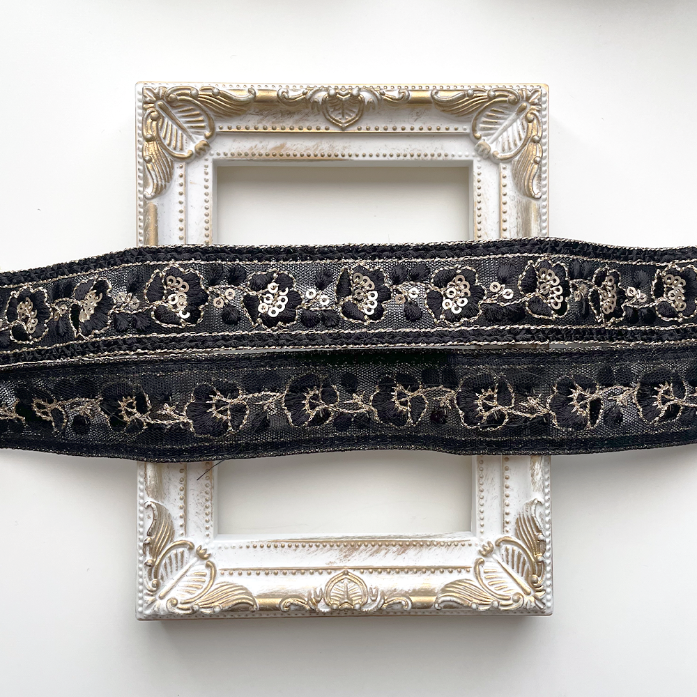 801 【 幅：3cm 】 インド刺繍リボン　ブラック　チュール　ゴールド