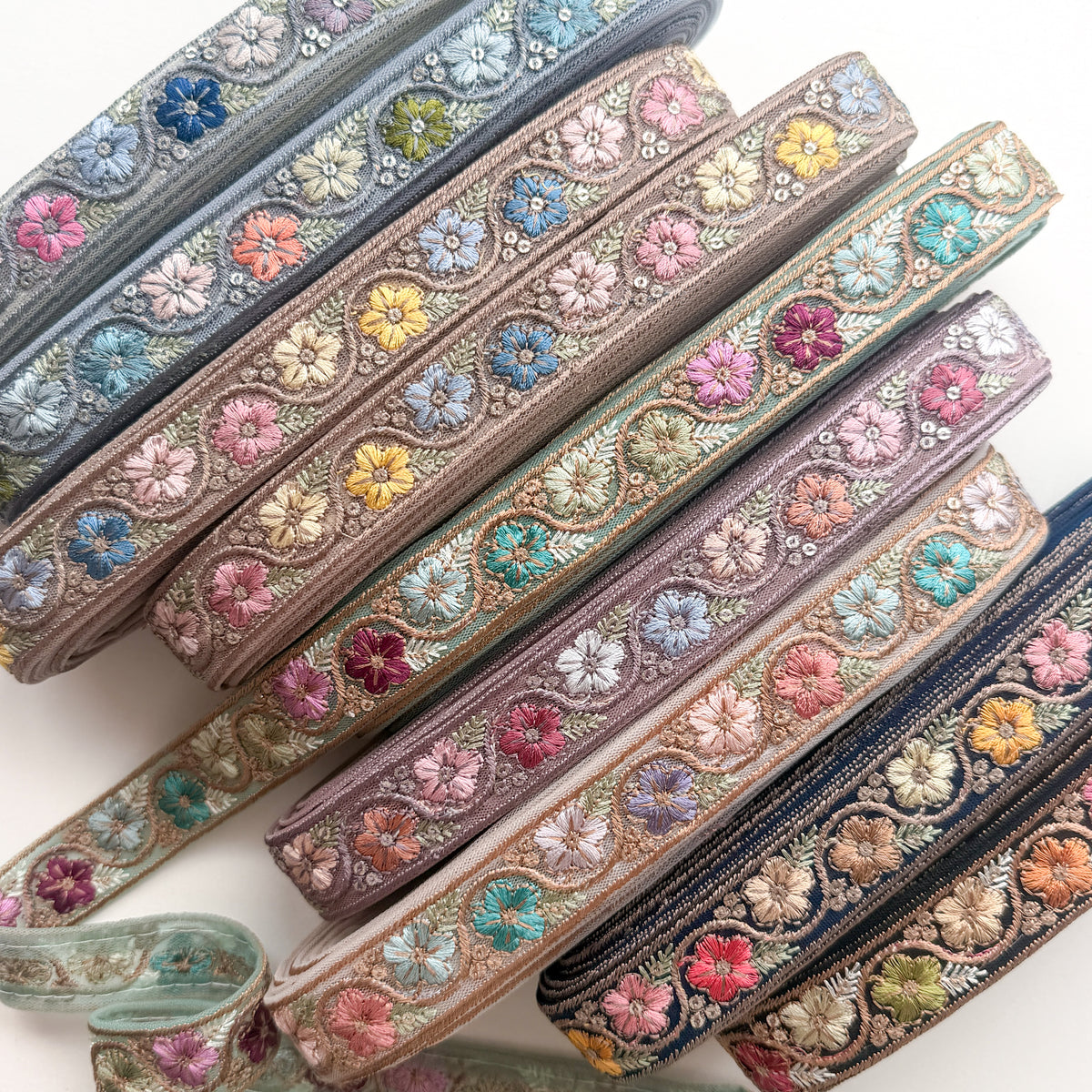 S419 インド刺繍リボン 2.5cm幅 チュール