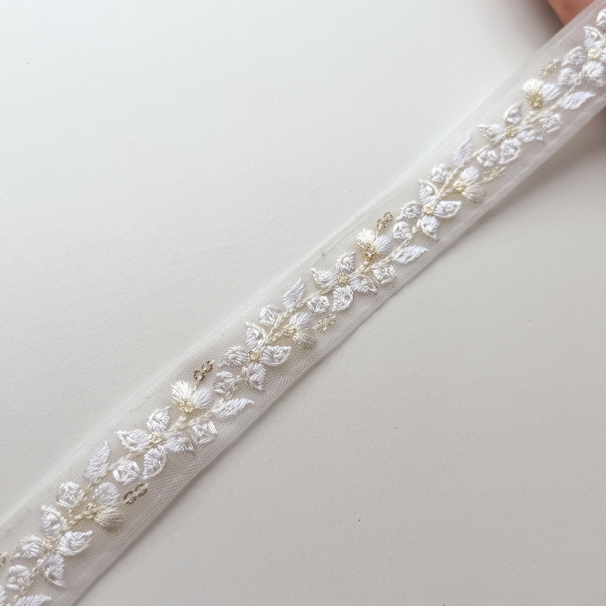 S420 インド刺繍リボン 2.5cm幅 チュール