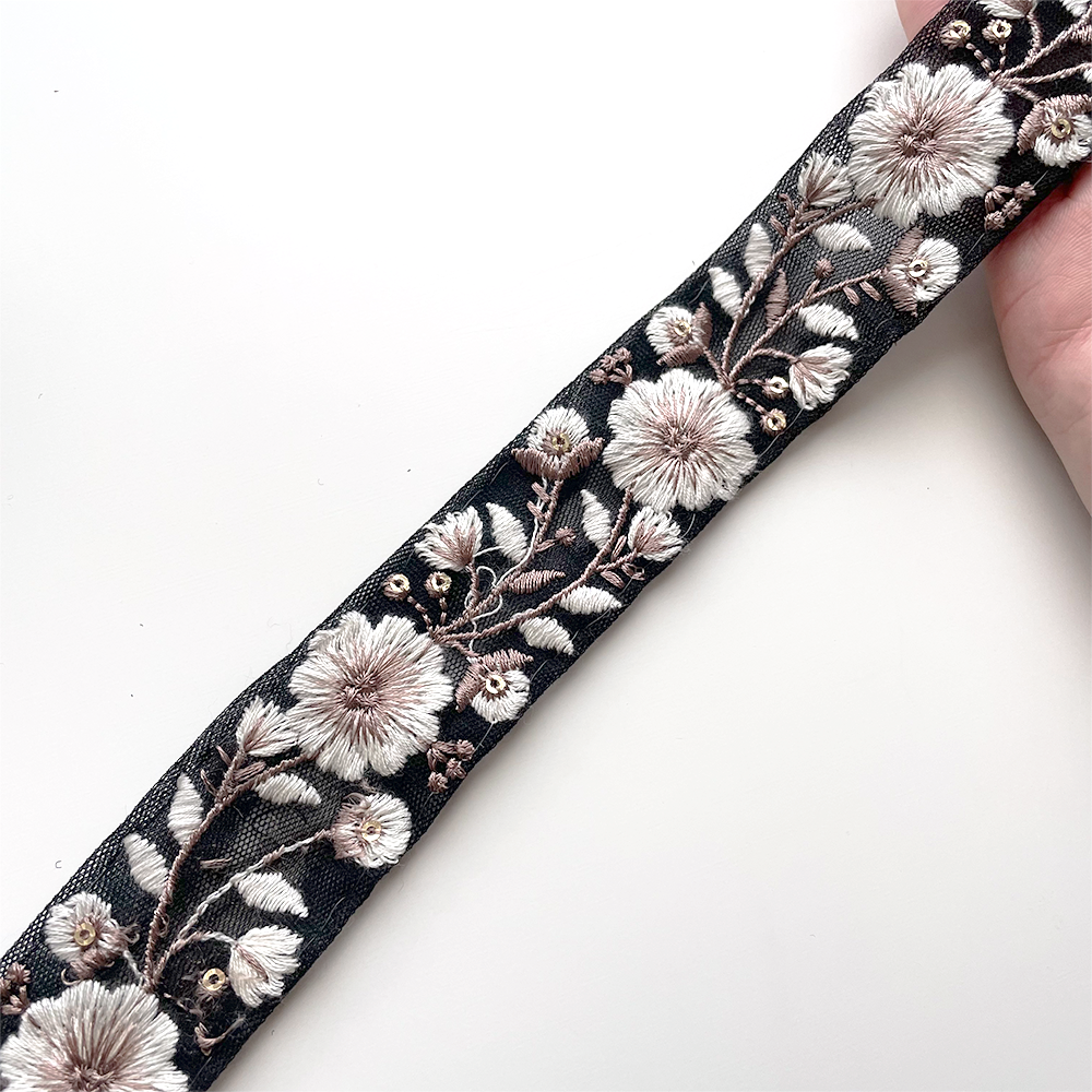 809 【 幅：3.5cm 】 インド刺繍リボン　ブラック　チュール　ホワイト　グレージュ