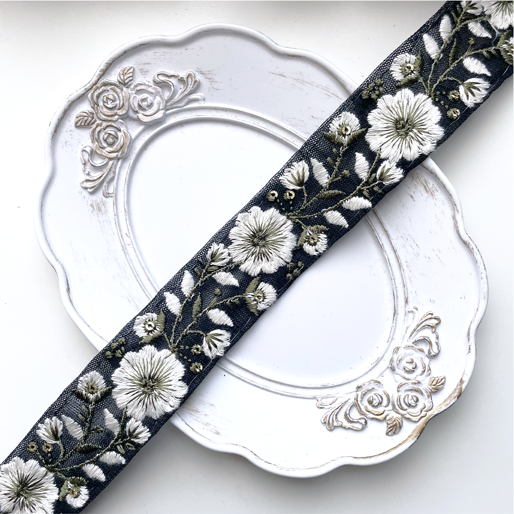 810 【 幅：3.5cm 】 インド刺繍リボン　ブラック　チュール　ホワイト　グリーン