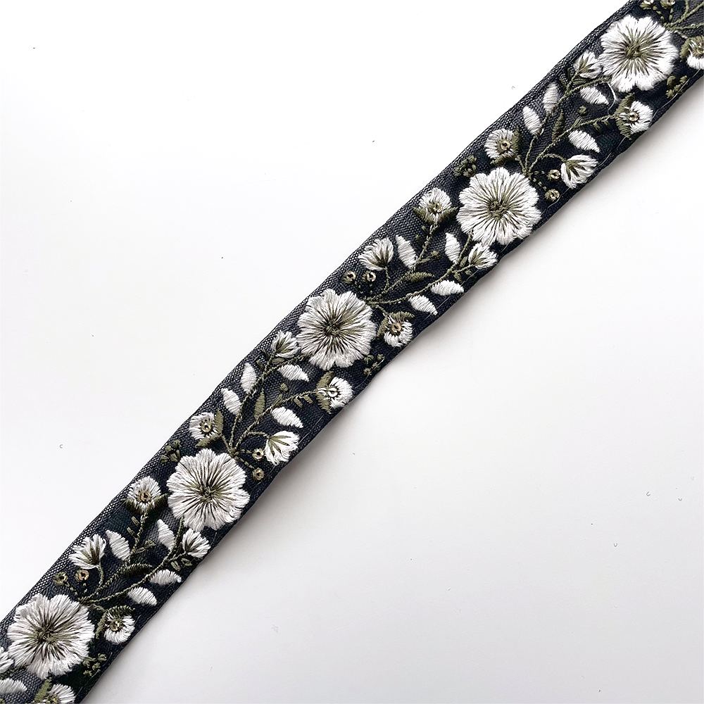 810 【 幅：3.5cm 】 インド刺繍リボン　ブラック　チュール　ホワイト　グリーン