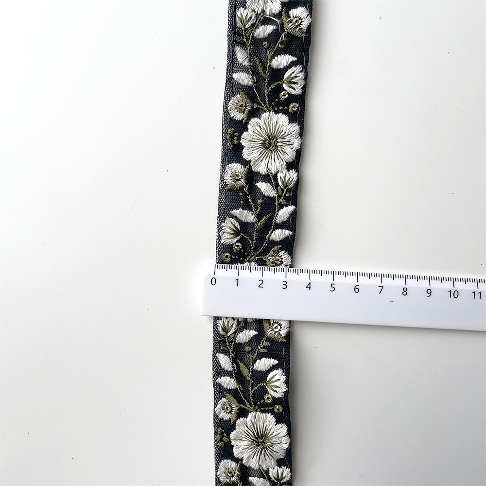 810 【 幅：3.5cm 】 インド刺繍リボン　ブラック　チュール　ホワイト　グリーン