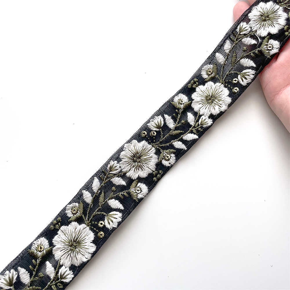 810 【 幅：3.5cm 】 インド刺繍リボン　ブラック　チュール　ホワイト　グリーン