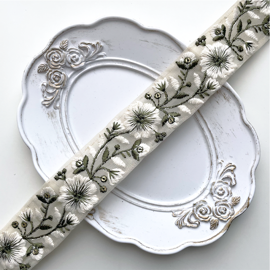 814 【 幅：3.5cm 】 インド刺繍リボン　グリーン　チュール　ホワイト