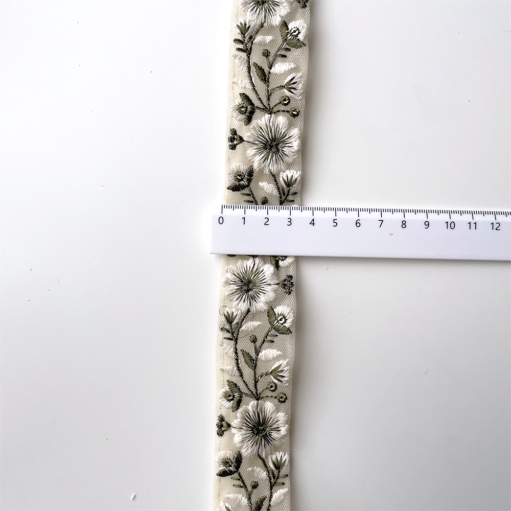 814 【 幅：3.5cm 】 インド刺繍リボン　グリーン　チュール　ホワイト