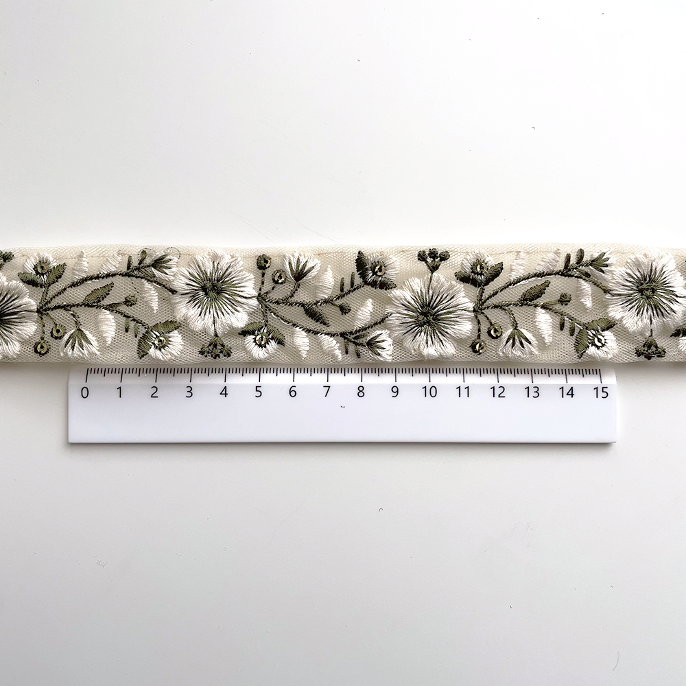 814 【 幅：3.5cm 】 インド刺繍リボン　グリーン　チュール　ホワイト