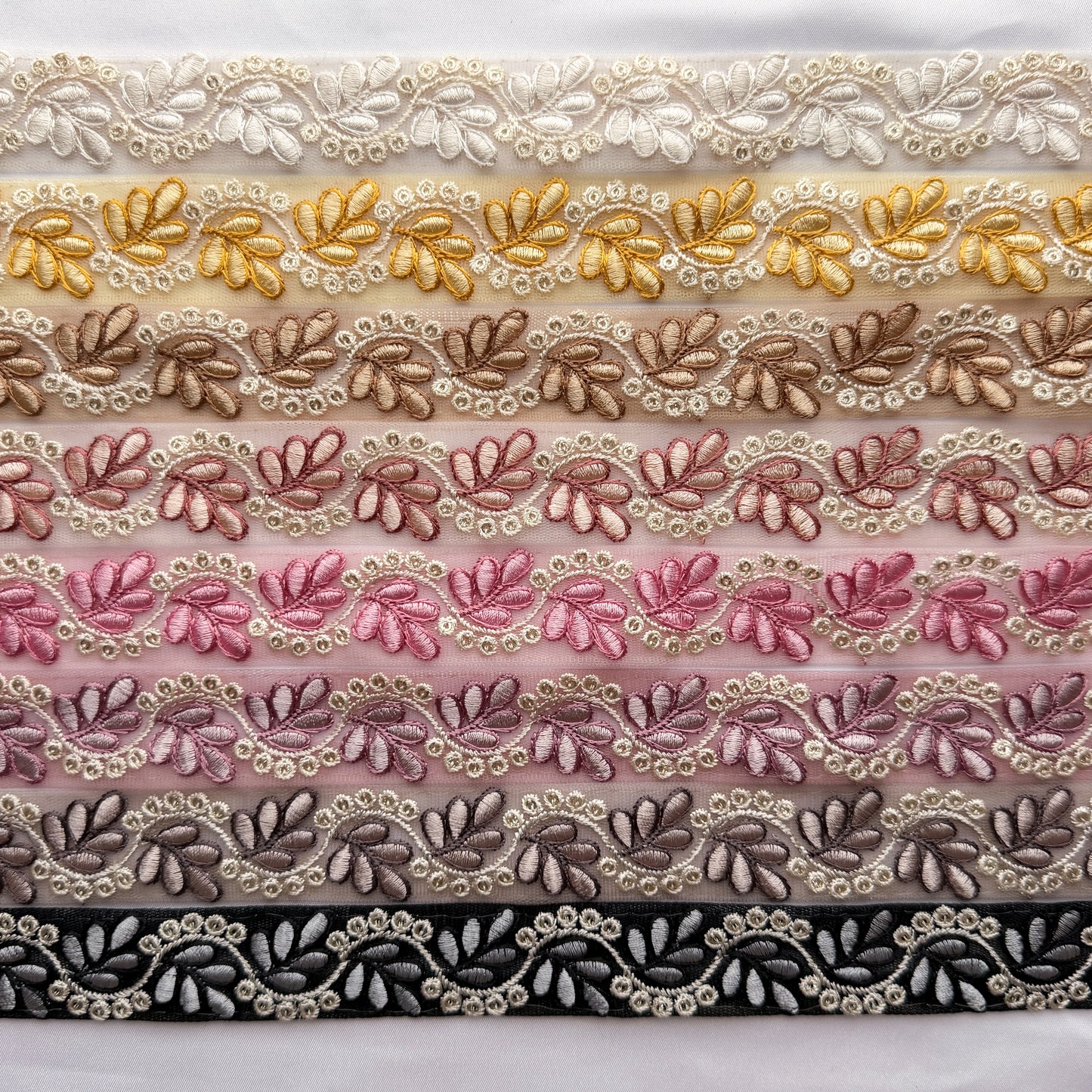 S408 インド刺繍リボン 3cm幅 チュール