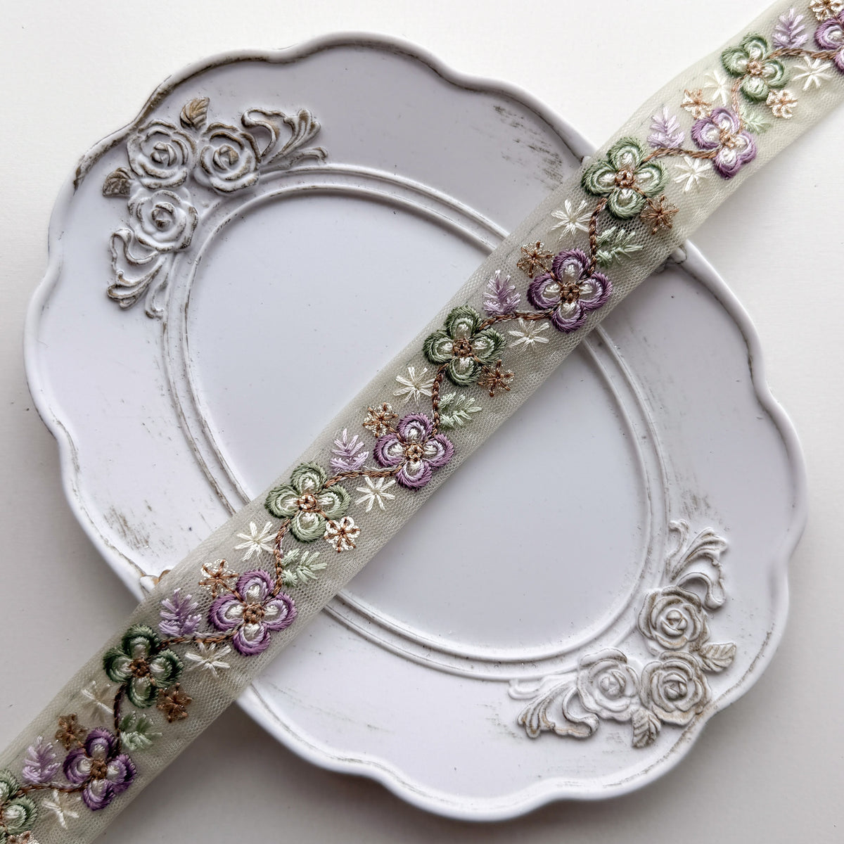 S415 インド刺繍リボン 2.5cm幅 チュール