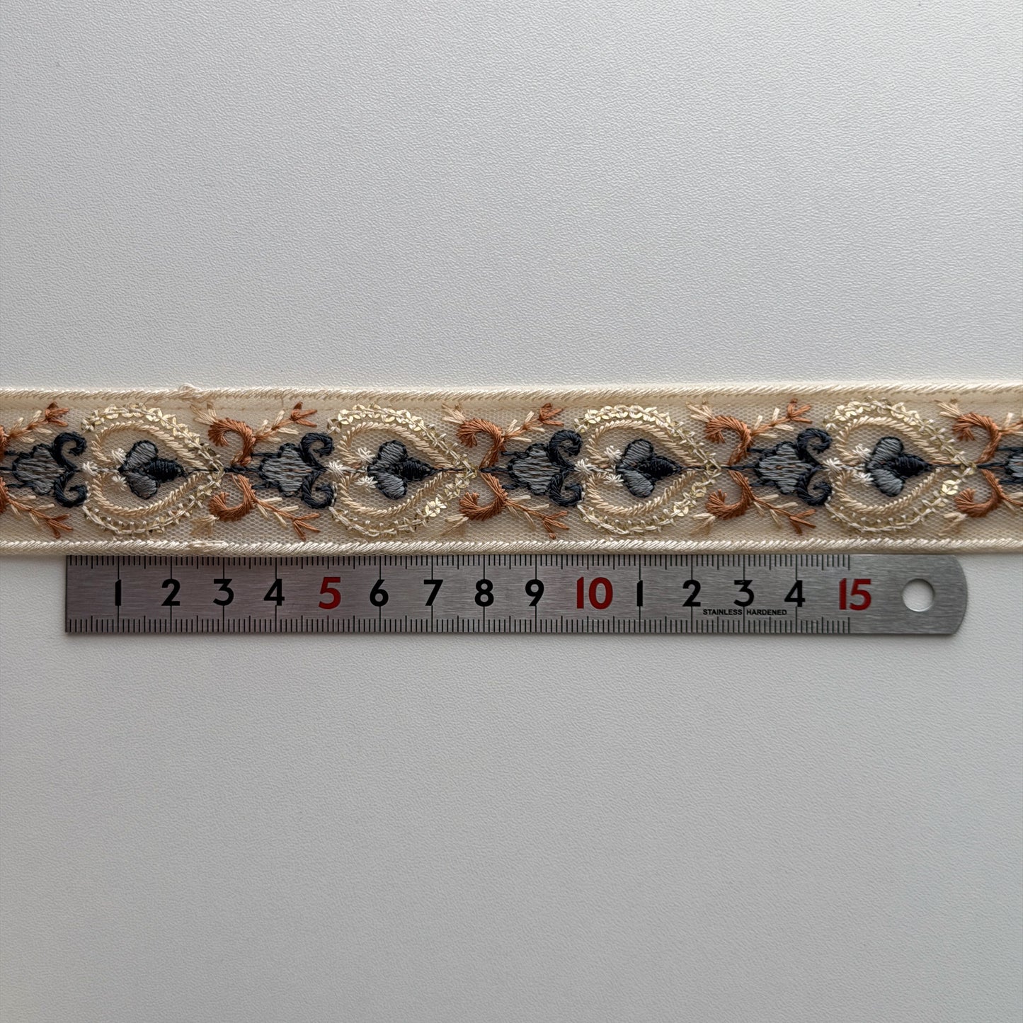 S369 インド刺繍リボン 3cm幅 チュール