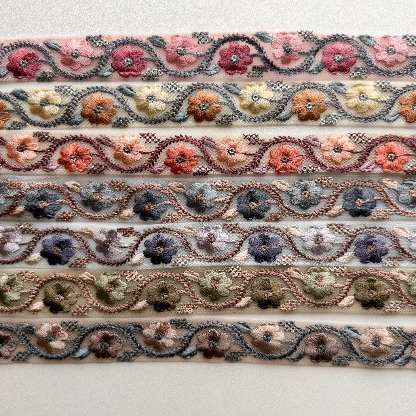 S310 インド刺繍リボン 2.2cm幅 チュール ガーランドフラワー