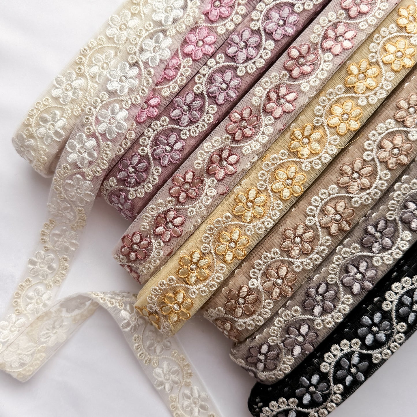 S411 インド刺繍リボン 3cm幅 チュール