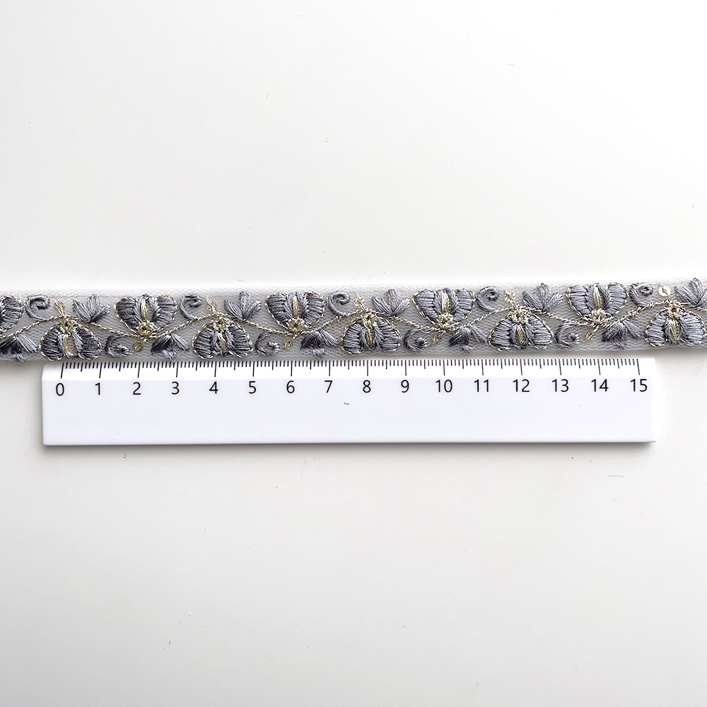 841 【 幅：2cm 】 インド刺繍リボン　ブルーグレー　チュール　ゴールド