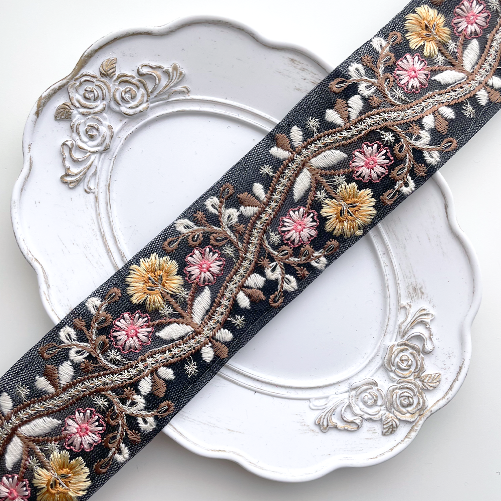 854 【 幅：4.5cm 】 インド刺繍リボン　ブラック　チュール　イエロー　ピンク