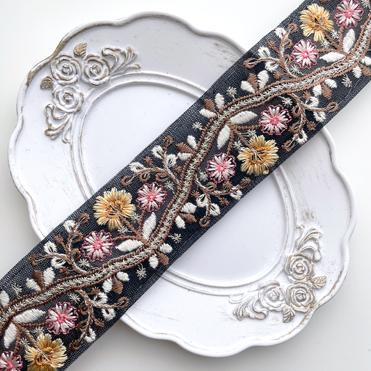 854 【 幅：4.5cm 】 インド刺繍リボン　ブラック　チュール　イエロー　ピンク