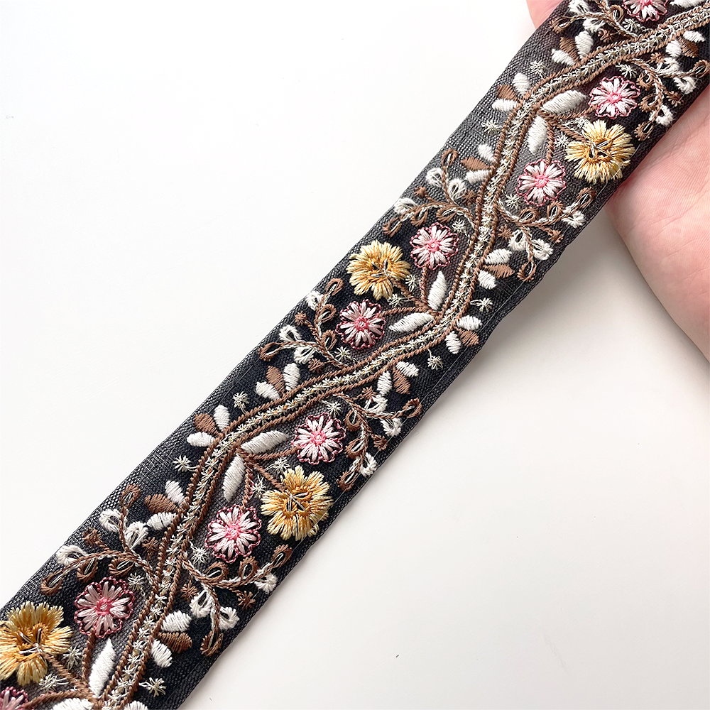 854 【 幅：4.5cm 】 インド刺繍リボン　ブラック　チュール　イエロー　ピンク