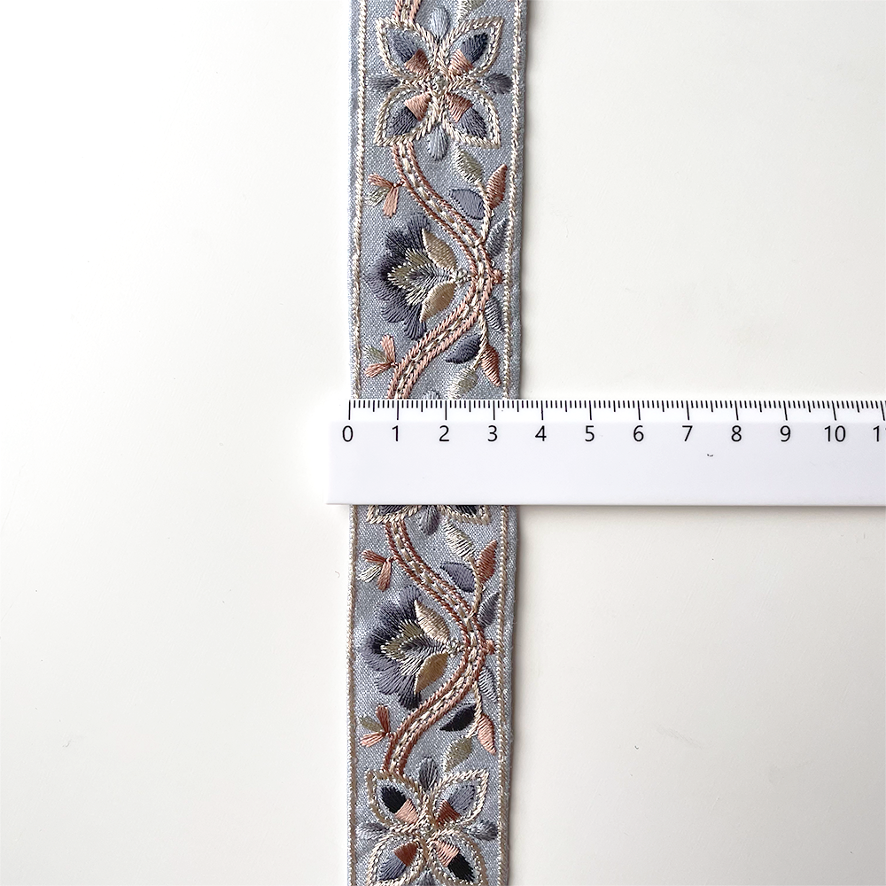 857 【 幅：3.5cm 】 インド刺繍リボン　スカイブルー　布地　ブルー　ブラウン