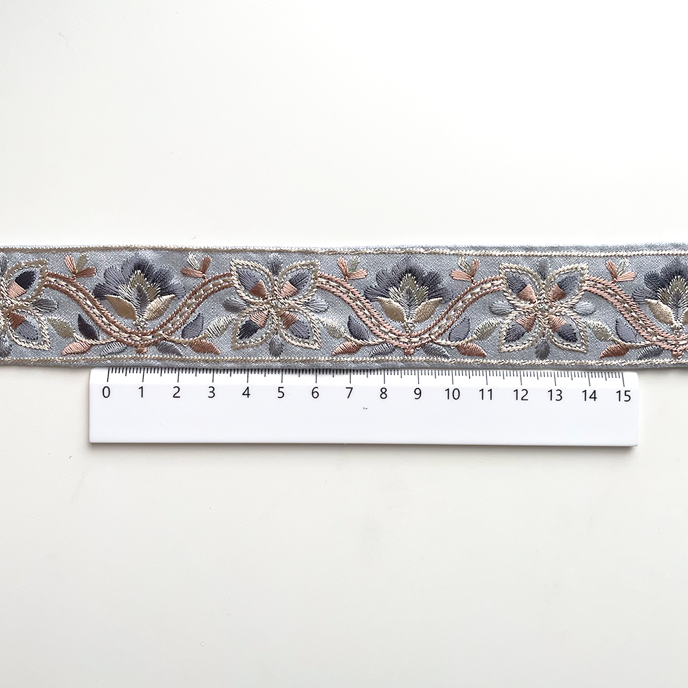 857 【 幅：3.5cm 】 インド刺繍リボン　スカイブルー　布地　ブルー　ブラウン