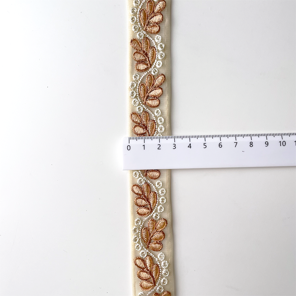 876 【 幅：2.5cm 】 インド刺繍リボン　ベージュ　チュール　