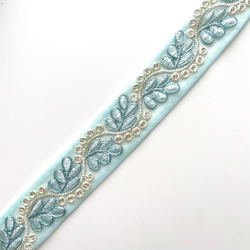 885 【 幅：2.5cm 】 インド刺繍リボン　スノーブルー　チュール　